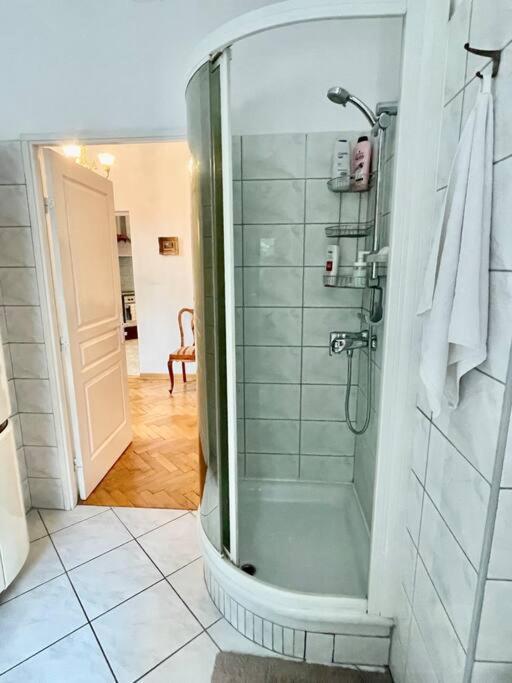 Beautiful Villa With Garden In Milanowek Экстерьер фото