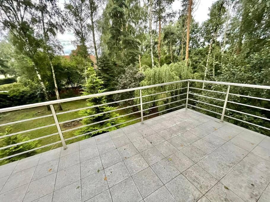 Beautiful Villa With Garden In Milanowek Экстерьер фото